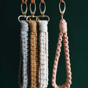 Macrame keychain, wrist keychain, macrame keychain, key attachment with loop