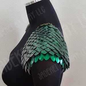 Knitted Dragon Scale Shoulders, Scalemail Epaulets, Cosplay Shoulders, Costume Accessory, LARP, Green