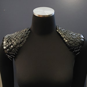 Dragon Scale Shoulders, Scalemail Epaulets, Knitted Dragon Scale Shoulders, Black