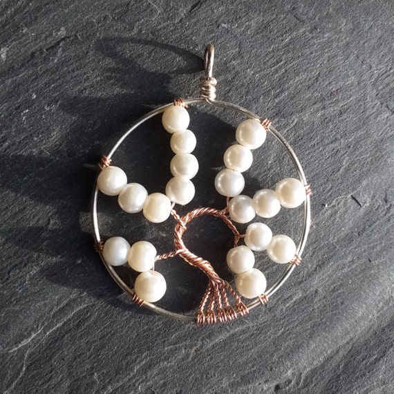 AKA Ivy Leaf Glass Pearl Necklace | Trendzio Jewelry