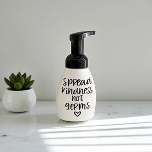 Distributeur de savon moussant, Bouteille de savon moussant de 8 oz avec étiquette, Pompe à savon blanche, Distributeur de savon rechargeable, Cadeau