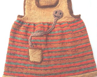 Tuniekjurk, gebreid van een wolmix, maat 80/86, bruin, groen, roestbruin met een lachende regenworm.