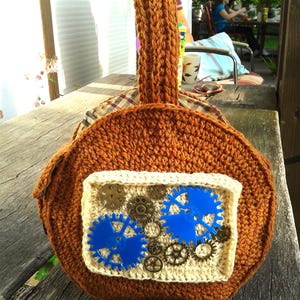 Handbag with clock face, quarter to 5, crocheted, bag with top handle with clock and clockwork crocheted
