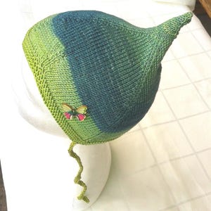 Pixiemütze  Zwergenmütze reine Baumwolle, grün mit Farbverlauf Gr 45-47cm Kopfumfang mit Schmetterling