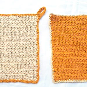 Pegador de panela em crochê bege e amarelo ocre em padrão de estrelas quadrado de crochê com 20 cm de largura