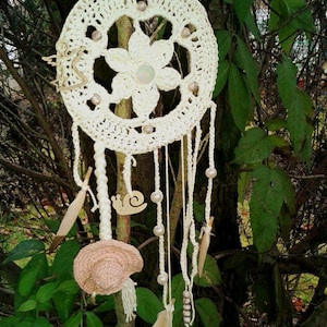 Dreamcatcher crocheted, white, approx. 50 cm long with feathers, beads, buttons, snail hat