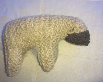 Lamm gestrickt mit dunkler Nase, Waldorfstil