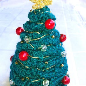 Christmas tree crocheted from green wool with red, gold and transparent beads and embroidered approx. 15 cm high