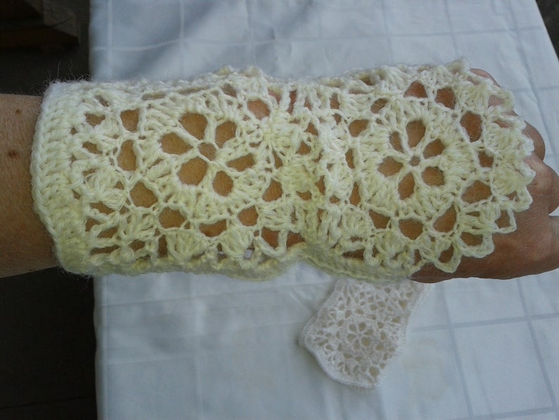 Gants de marché pour stylos d'école à la main avec dentelle crochetée en pure laine vierge blanche, 18 cm de long, 24 cm de circonférence image 4