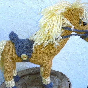 Pferd gehäkelt, Alfred das Pferd aus Schurwolle, ca 32 cm hoch