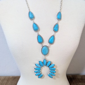 Moderne pompoenbloesemset met grote naja, ketting, turkoois en zilver