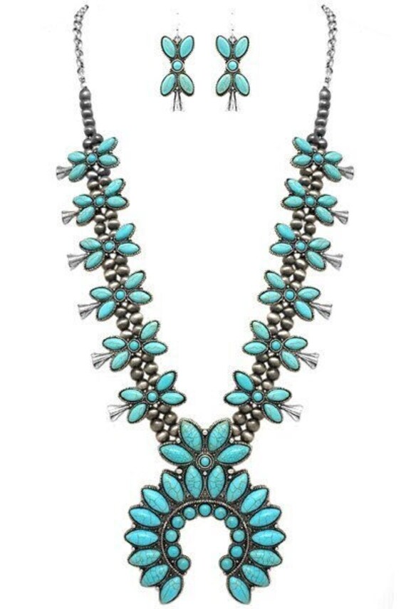 Squash deals flower necklace