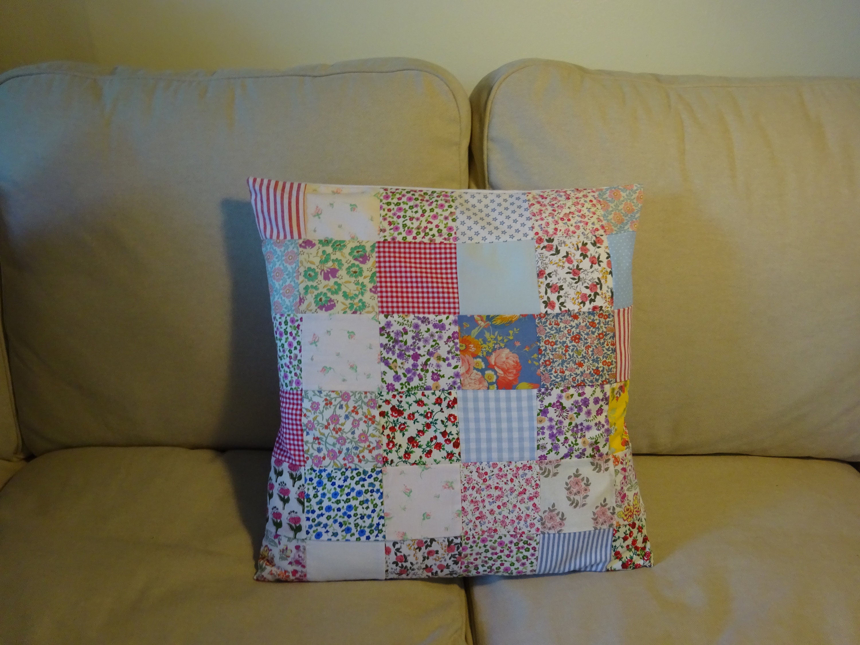 Housse de Coussin Patchwork Fleurs Vichy Rayures 1