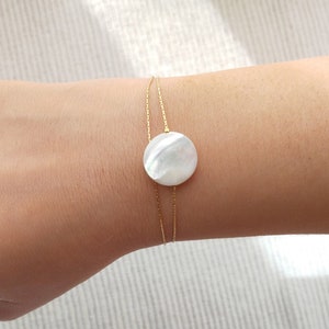 Disc mother of pearl gold bracelet,bridesmaid gift bracelet,charm gold wristband,bridesmaid jewelry white pearl,simple dainty gold jewellery