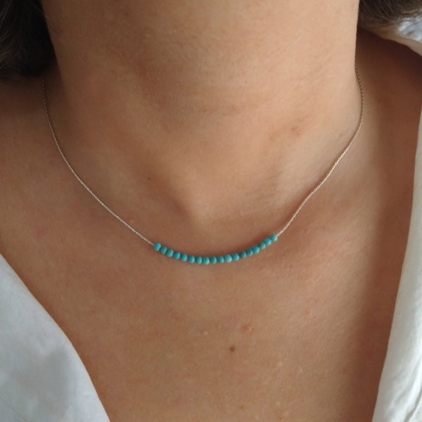 Collier de chaîne turquoise argenté, collier de perles turquoise, collier turquoise mince minimal, collier en argent de barre turquoise, collier de superposition