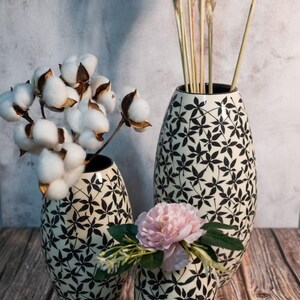 Handgegooide vaas, zwart-witte vaas, hoge bloemenvaas, rustieke vaas, handgemaakt primitief herfstdecor, cadeau nieuwe huiseigenaar afbeelding 7