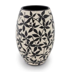 Handgegooide vaas, zwart-witte vaas, hoge bloemenvaas, rustieke vaas, handgemaakt primitief herfstdecor, cadeau nieuwe huiseigenaar Small White Outside