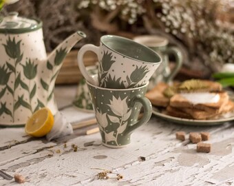 Juego de tazas de café con tulipanes verdes y blancos, taza de café con leche pintada a mano, taza de cerámica hecha a mano, regalo para nuevos propietarios.