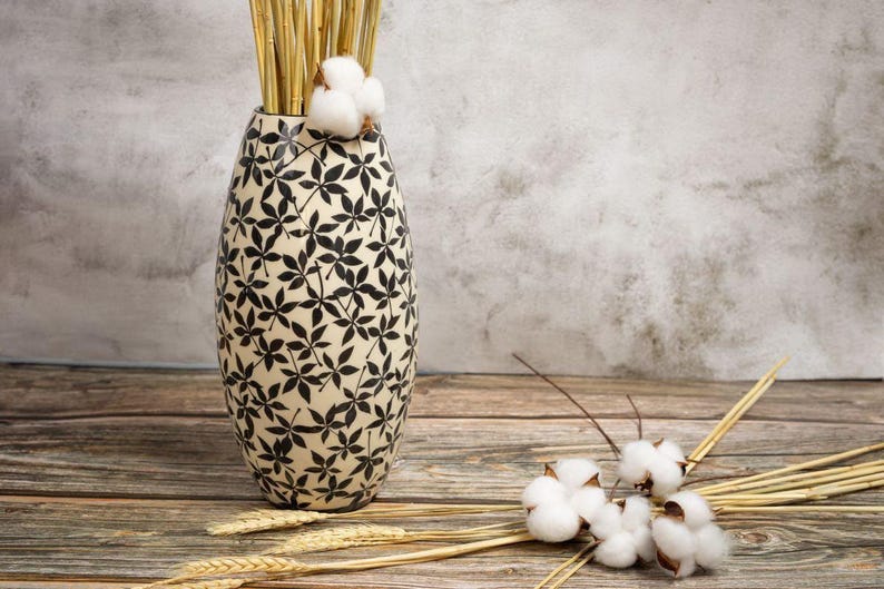 Handgegooide vaas, zwart-witte vaas, hoge bloemenvaas, rustieke vaas, handgemaakt primitief herfstdecor, cadeau nieuwe huiseigenaar afbeelding 3