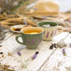 Lavendel Kaffee & Tee Tassen Set, handgemachte Keramik Tee-Set, Floral Keramik Latte Becher, primitive Herbst Dekor, neues Hausbesitzer Geschenk