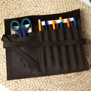Custom leather pen roll, Personalized pencil case, Roll up pencil case, Handmade pencil case, Leather pen holder, Pen storage case