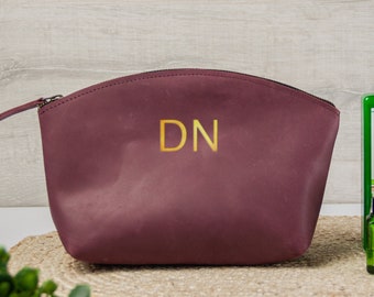 Leather zipper makeup pouch, Engraved makeup bag, Leather cosmetic case, Monogrammed cosmetic bag, Makeup storage bag, Custom makeup bag