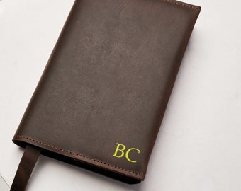 Monogrammed book sleeve,Leather book cover,Leather book holder,Custom book cover,Personalized book cover,Leather book case,Cover for books