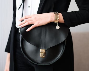 Handmade leather crossbody bag, Womens leather purse, Leather round bag, Customized crossbody bag, Casual bag, Elegant crossbody bag