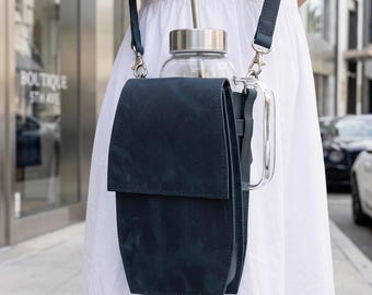 Custom leather water bottle bag, Leather water bottle sling, Leather water bottle crossbody, Water bottle carrier bag, Leather bottle holder