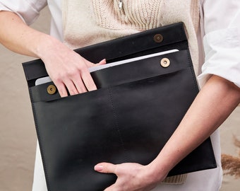 Grawerowane etui na macbooka pro 14, skórzane etui na macbooka air, spersonalizowane etui na laptopa, spersonalizowany pokrowiec na laptopa, skórzane etui na macbooka pro, skórzane etui na laptopa