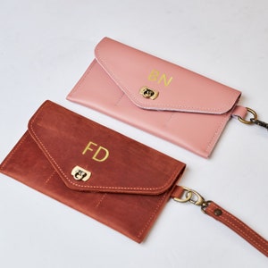 Cartera de cuero monograma, Cartera de pulsera personalizada, Cartera de sobre de cuero, Cartera personalizada para mujer, Cartera elegante, Embrague de pulsera