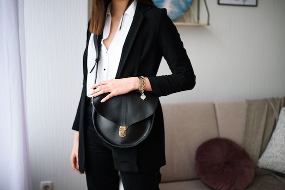 Handmade leather crossbody bag, Womens leather purse, Leather round bag, Customized crossbody bag, Casual bag, Elegant crossbody bag