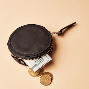 Personalisierte runde Ledergeldbörse, handgemachte runde Münzbrieftasche, Runde echte Lederbrieftasche, Runde Münztasche aus Leder Bild 3
