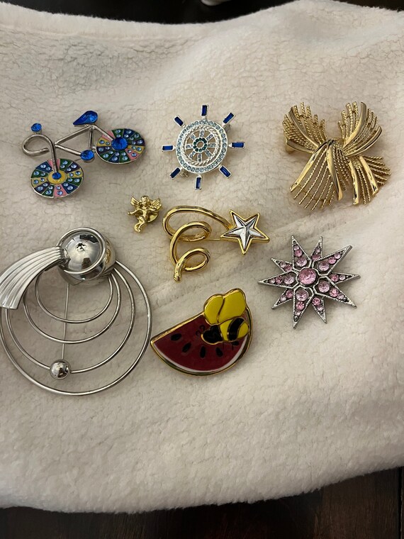 Vintage brooch/pin lot