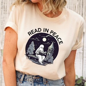 Lesen Sie in Frieden Shirt, Buch-Liebhaber-Halloween-Shirt, Bibliothekar-Shirt, Halloween-Studenten-Shirt, Halloween-Geist-Buch, niedliches Geist-Lese-Buch
