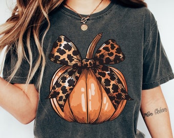 Retro Halloween Comfort Colors Shirt, Halloween Pumpkin Bow Shirt, Vintage Halloween Pumpkin Coquette Shirt, Cute Fall Shirt, Spooky Season