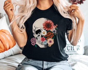 Camiseta de calavera floral, camiseta de calavera con flores, camiseta con gráfico bohemio Gobblincore, camiseta de Halloween de otoño con esqueleto botánico de bruja y calavera en flor para mujer planta