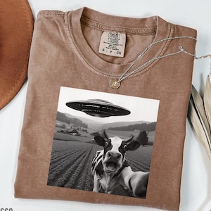 UFO Cow Abduction Shirt, Funny Vintage Retro Graphic Alien Tshirt, Comfort Colors T-shirt, Paranormal Oversized Aesthetic UFO Tee
