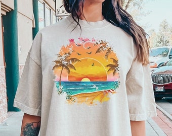 Camiseta de verano con estampado retro de atardecer tropical, camiseta vintage de playa con palmeras y acuarela colorida, colores cómodos, camiseta de naturaleza, linda camiseta gráfica unisex.