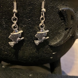 Witch earrings (tiny)