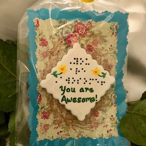 Cadeaux en braille - Aimant - « Vous êtes géniaux !  Love Notes - Aimant braille POINTS EN LAISSE, peint à la main