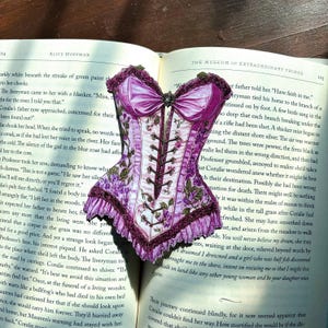 Romance Bookmark | Bookmark for women | Gift for Book lover | Corset Bookmark | Romantasy bookmark | Spicy Romance bookmark | Dark Romance
