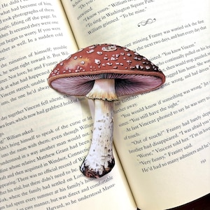 Mushroom Bookmark | Nature Bookmark | Bookmark for fantasy lovers | gift for book lovers | bookish gift | cottage core | book witch