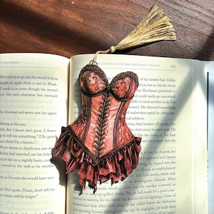 Brown Corset Bookmark | Romance Fantasy Bookmark | Romantasy Bookmark | Book lover gift | Romance bookmark | Beautiful bookmark | bookmark