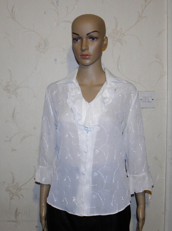 Vintage Nice White Embroidered Button ruffle 3/4 … - image 1