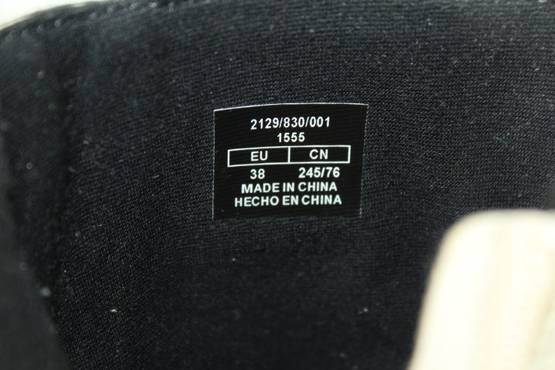 May include: A black label with white text that reads "2129/8330/0001 1555 EU 38 CN 245/76 MADE IN CHINA HECHO EN CHINA"