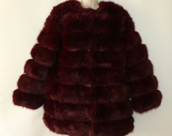 Cappotto da donna in pelliccia sintetica bordeaux H&L con gancio e occhiello, lunghezza sui fianchi, casual, da sera, per feste, taglia L