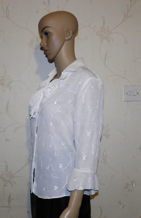Vintage Nice White Embroidered Button ruffle 3/4 … - image 2