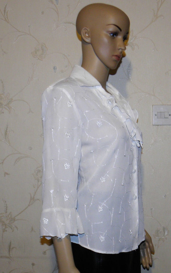 Vintage Nice White Embroidered Button ruffle 3/4 … - image 5