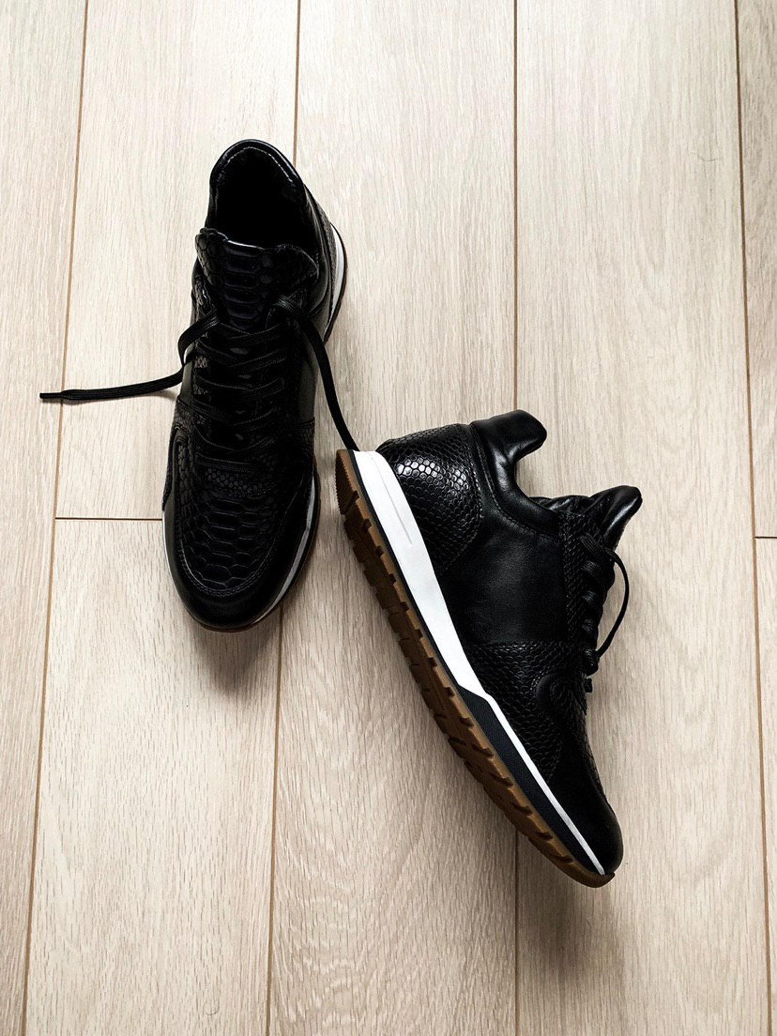 shoes, sneakers, boots, loafers, ballet flats, slippers, sandals, women's shoes shoes, sneakers, boots, loafers, ballet flats, slippers, sandals, women's shoes